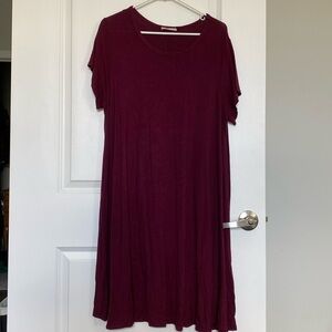 Women’s maroon t shirt dress 2X soft and flown. 42 inches long.